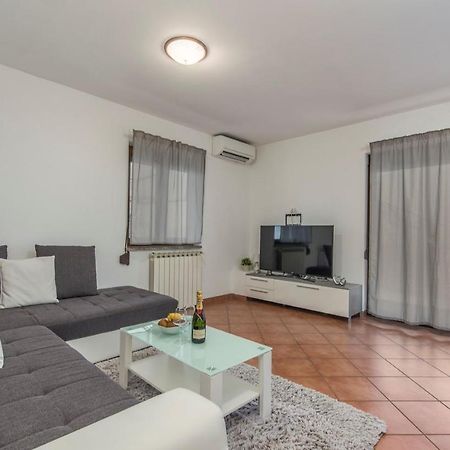 Apartment Narcisa With Terrace Umag Buitenkant foto